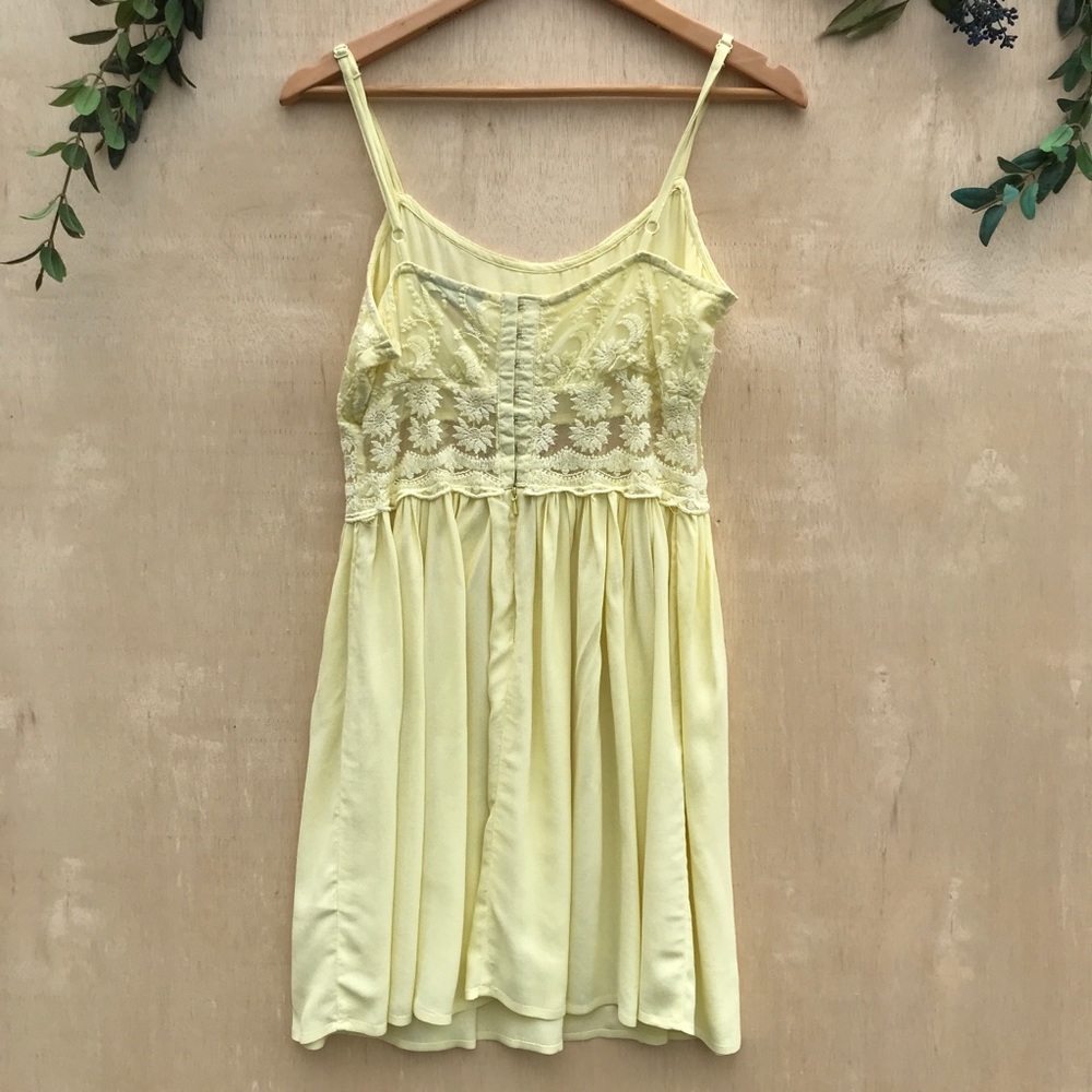 Light Yellow Top Shop Lace Dress - Picture 6 of 8